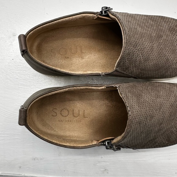 SOUL Naturalizer Turner Taupe Slip On Sneaker Perforated Side Zip Shoes Womens 8 - Picture 8 of 8